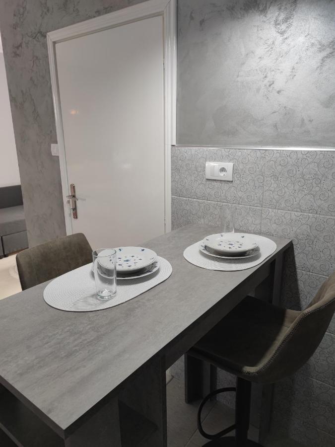 Flora Apartment Surčin Zewnętrze zdjęcie