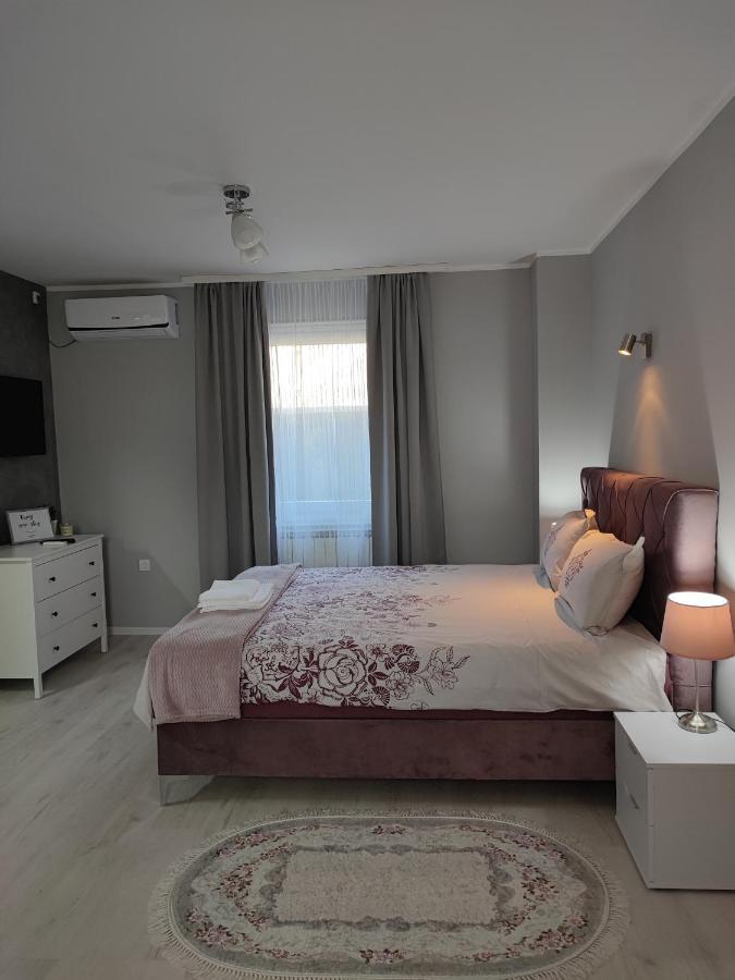 Flora Apartment Surčin Zewnętrze zdjęcie